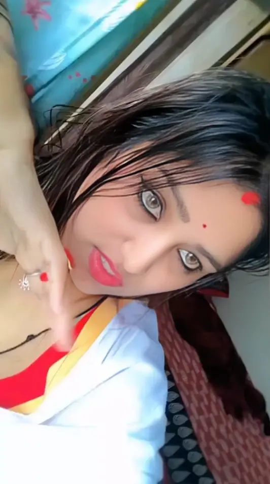 Bengali Boudi Jumpa Chamet Show Stripping Topless and Flashing Big Boobs