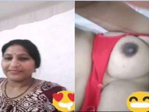 Sexy Desi Bhabhi Showing Boobs Sexy Desi Bhabhi Showing Boobs