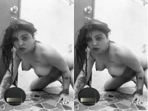 Sexy Indian Girl Showing Her Nude Body