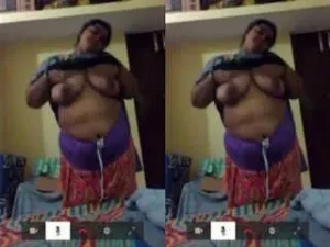 Sexy Bhabhi Showing Her Big Boobs