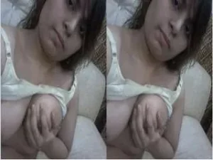Horny Paki Girl Showing Her Boobs and Pussy Horny Paki Girl Showing Her Boobs and Pussy