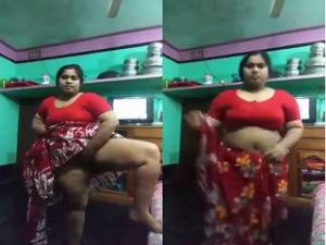 Horny Boudi Rubbing Her Pussy