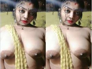 Horny Desi Wife Showing Her Nude Body Horny Desi Wife Showing Her Nude Body