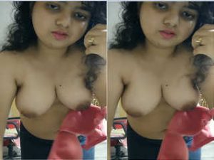 Desi Girl Showing Her Big Boobs Desi Girl Showing Her Big Boobs