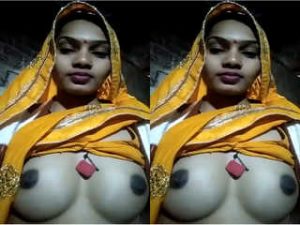 Desi Village Bhabhi Shows Her Boobs Desi Village Bhabhi Shows Her Boobs