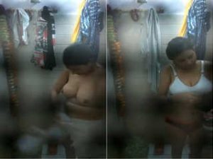 Sexy Desi Bhabhi Bathing Sexy Desi Bhabhi Bathing