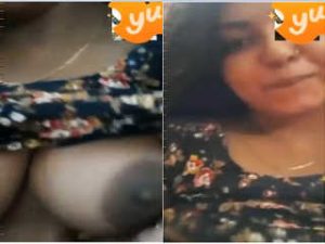 Sexy Desi Girl Shows her Boobs Sexy Desi Girl Shows her Boobs