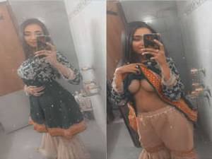 Sexy Paki Girl Shows Boobs Sexy Paki Girl Shows Boobs