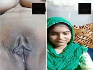 Cute Desi girl Shows her Boobs and Pussy to Lover On Vc Cute Desi girl Shows her Boobs and Pussy to Lover On Vc