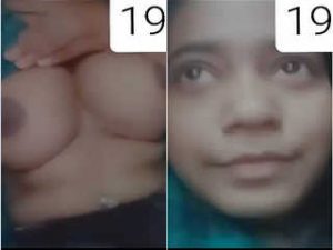 Desi Bangla Girl Shows Her Boobs Desi Bangla Girl Shows Her Boobs