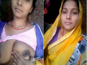 Desi Bhabhi Shows Her Boobs and Pussy Desi Bhabhi Shows Her Boobs and Pussy