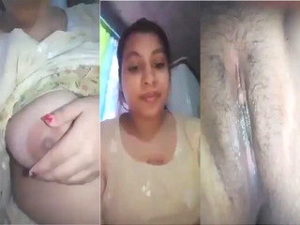 Desi Girl Shows Her Boobs and Pussy Desi Girl Shows Her Boobs and Pussy