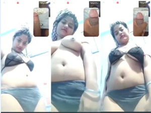 Sexy Desi Girl Shows Her Boobs Sexy Desi Girl Shows Her Boobs