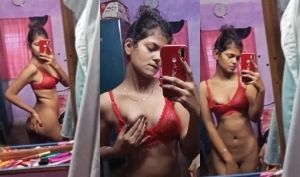 Sexy Desi Girl Play With her Boob Sexy Desi Girl Play With her Boob