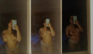 Hot Desi girl Record Booobs Selfie