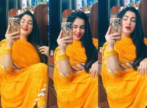 Horny Desi Girl Shows Boobs