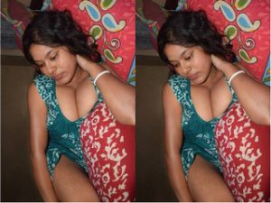 Sexy Boudi Shows Boobs Sexy Boudi Shows Boobs