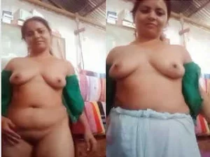 DESI BHABHI SHOWS HER NUDE BODY DESI BHABHI SHOWS HER NUDE BODY