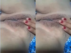 Bhabhi Play With Her Pussy