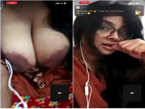 Cute Desi girl Shows Boobs Cute Desi girl Shows Boobs