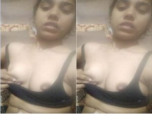Cute Desi girl Shows Her Boobs Cute Desi girl Shows Her Boobs