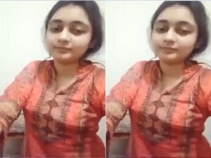Cute Girl Shows her Boobs Cute Girl Shows her Boobs