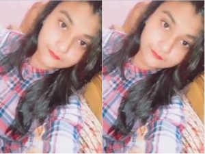 Cute Indian girl Shows her Boobs and Pussy On VC Cute Indian girl Shows her Boobs and Pussy On VC