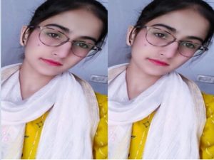 Cute paki Girl Shows Her Boobs