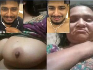 Desi Aunty Shows her Boobs on VC Desi Aunty Shows her Boobs on VC