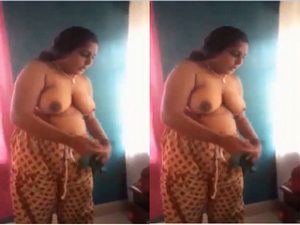 Desi Bhabhi Give Blowjob Desi Bhabhi Give Blowjob