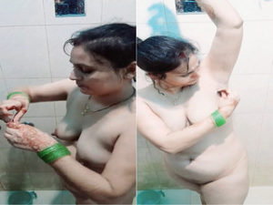 Desi Bhabhi Shaving Her Pussy Desi Bhabhi Shaving Her Pussy