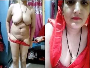 Desi Bhabhi Showing Nude Body Desi Bhabhi Showing Nude Body