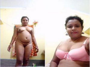 Desi Bhabhi Shows her Boobs and Pussy Desi Bhabhi Shows her Boobs and Pussy