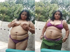 DESI BHABHI SHOWS HER BOOBS AND PUSSY DESI BHABHI SHOWS HER BOOBS AND PUSSY