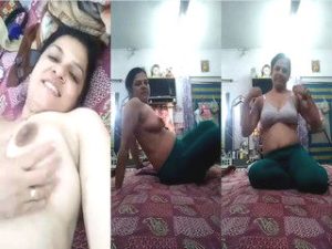 Desi Bhabhi Shows her boobs and Pussy Desi Bhabhi Shows her boobs and Pussy