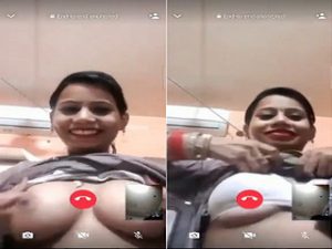 Desi Bhabhi Shows her Boobs on Vc