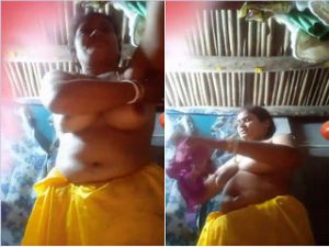 Desi Bhabi Shows He Boobs Desi Bhabi Shows He Boobs