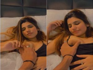 Desi Girl Boobs Pressing Desi Girl Boobs Pressing