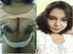 Desi Girl Shows Her Big Boobs Desi Girl Shows Her Big Boobs
