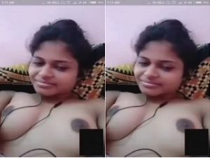 Desi girl Shows her Boobs