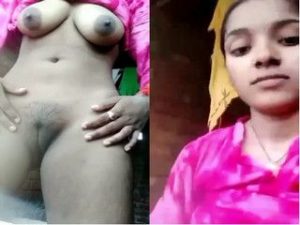 Desi Girl Shows her Boobs and Pussy Desi Girl Shows her Boobs and Pussy