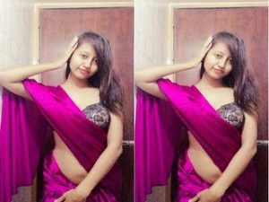 Desi Girl Shows Her Boobs and Pussy Desi Girl Shows Her Boobs and Pussy