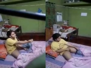 Desi girl Shows Pussy To Lover On Cc Capture In Hidden Cam Desi girl Shows Pussy To Lover On Cc Capture In Hidden Cam