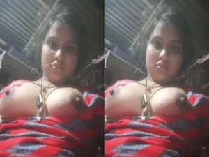 Desi Village Girl Shows her Boobs Desi Village Girl Shows her Boobs