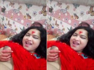 Horny Desi Bhabhi Shows her Big Boobs and Pussy Horny Desi Bhabhi Shows her Big Boobs and Pussy