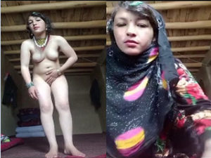 Horny Paki Girl Shows Her Nude Body Horny Paki Girl Shows Her Nude Body