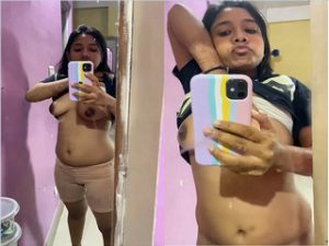 Hot Desi Girl Record her Selfie Hot Desi Girl Record her Selfie