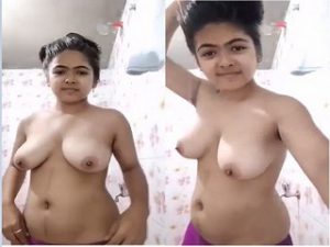 Hot Desi Girl Shows her Boobs Hot Desi Girl Shows her Boobs