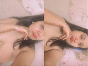 Hot Desi girl Shows her boobs Hot Desi girl Shows her boobs