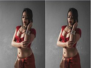 Hot Indian Model Shows Her Nude Body